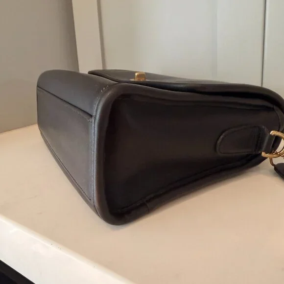 Vintage COACH Court Turnlock Crossbody Bag – Model 9870 | Black - Picture 7 of 16